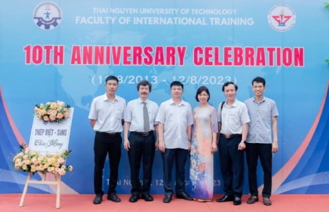 ĐẠI DIỆN LÃNH ĐẠO THÉP VIỆT - SING THAM DỰ LỄ KỶ NIỆM 10 NĂM THÀNH LẬP KHOA QUỐC TẾ TRƯỜNG ĐẠI HỌC KỸ THUẬT CÔNG NGHIỆP – ĐẠI HỌC THÁI NGUYÊN