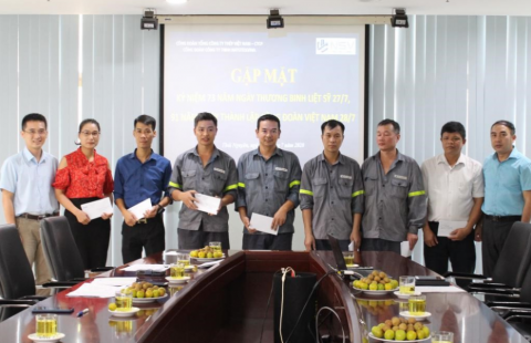 NATSTEELVINA tri ân gia đình có công với nước và tặng quà NLĐ nhân kỷ niệm 91 năm thành lập Công đoàn Việt Nam